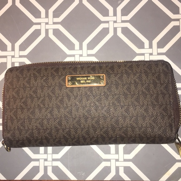 Michael Kors Wallet - Picture 1 of 4